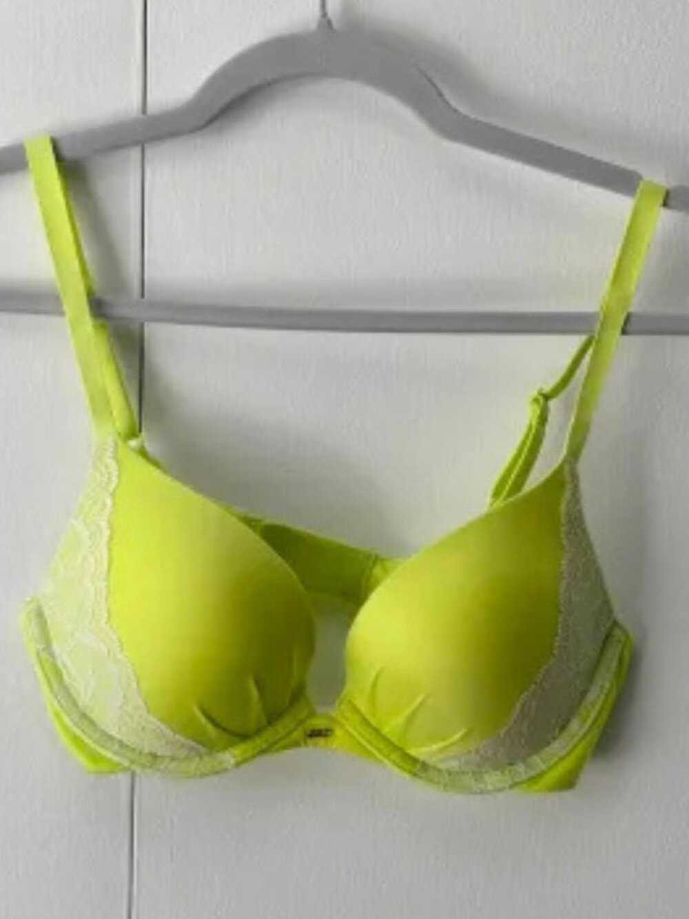 Victoria's Secret Fabulous Plunge Bra Neon Lime Green Lace 32C NWOT